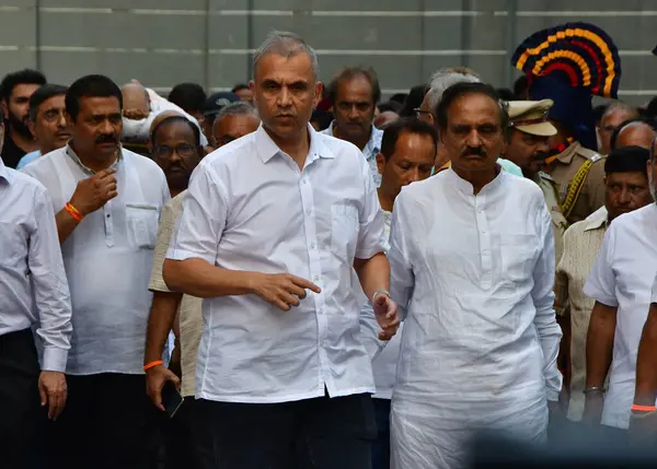 stock image MUMBAI INDIA FEBRUARY 23 2024 Family and Relatives with others pay last respect to the mortal remains of the late former chief minister of Maharashtra Manohar Joshi on February 23 2024 in Mumbai India Photo by Bhushan Koyande Hindustan Times