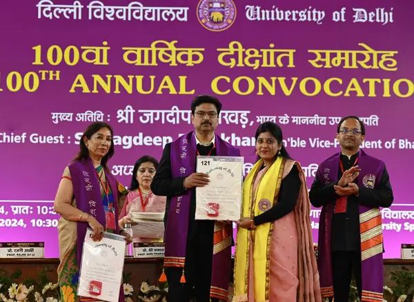 stock image NEW DELHI INDIA FEBRUARY 24 2024 Delhi University ViceChancellor Yogesh Singh presented Degrees and medals to students during the 100th convocation of the Delhi University to award medals and prizes to the meritorious students and confer the degrees 