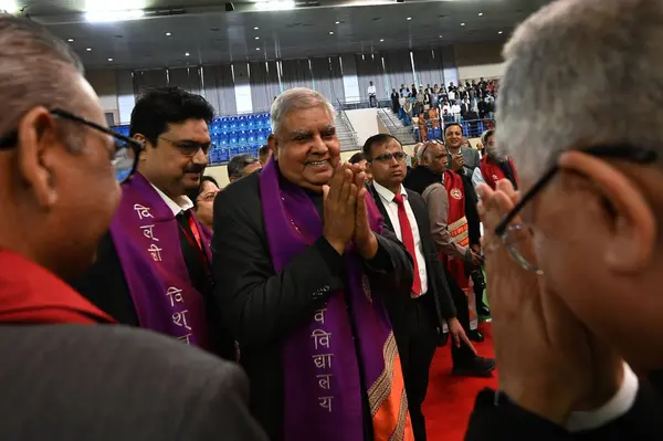 stock image NEW DELHI INDIA FEBRUARY 24 2024 Vice President of India Jagdeep Dhankhar DU Vice Chancellor Prof Yogesh Singh felicitation the degree to the students during the 100th convocation of the Delhi University to award medals and prizes to the meritorious 