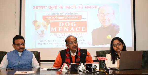 stock image NEW DELHI INDIA FEBRUARY 24 2024 Former Union Minister and coordinator of Lok Abhiyan Vijay Goel and others launched a new website wwwdogproblemin at the Constitution Club on the increasing problem of stray dog bites in Delhi