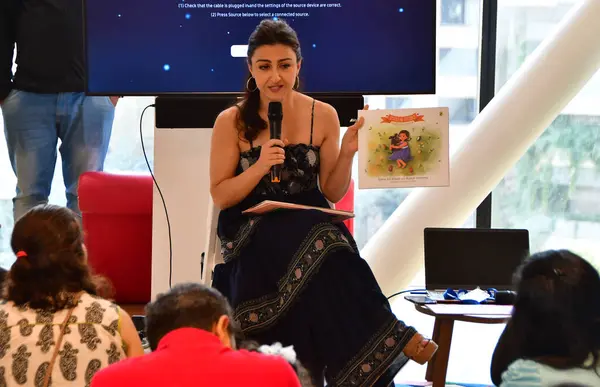 stock image MUMBAI INDIA FEBRUARY 24 2024 Bollywood actor Soha Ali Khan participated in the literature festival to read stories to the children during the Peek A Book Childrens Literature Festival at the Museum of Solutions MuSo on February 24 2024 in Navi Mumba