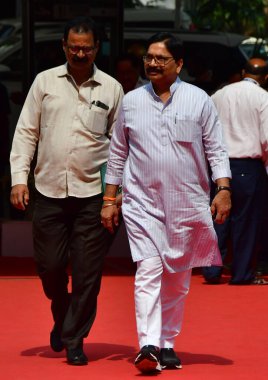 MUMBAI INDIA FEBRUARY 26 FEBRUARY 2024 Shivsena UBT parti lideri Ravindra Wairkar, Devlet Meclisi 'nin ilk gününde 26 Şubat 2024 tarihinde Vidhan Bhavan' a geldi. Fotoğraf: Bhushan Koyande Hindustan Times