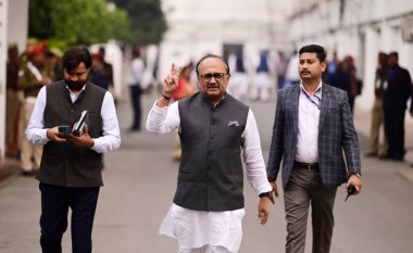 LUCKnow INDIA FEBRUARY 27 Şubat 2024 BJP MLA Siddharth Nath Singh, 27 Şubat 2024 tarihinde Lucknow 'daki Vidhan Bhavan' da yapılan Rajya Sabha seçimlerinde oyunu kullandıktan sonra çıkıyor. Fotoğraf: Deepak Gupta Hindustan Times