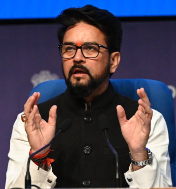 NEW DELHI INDIA 29 FEBRUARY 2024 Enformasyon ve Yayın Bakanı Anurag Singh Thakur, 29 Şubat 2024 tarihinde Yeni Delhi Hindistan 'da Ulusal Medya Merkezi' nde Kabine Kararları hakkında basına brifing veriyor Başbakan Na Na 'nın başkanlığındaki Birlik Kabinesi