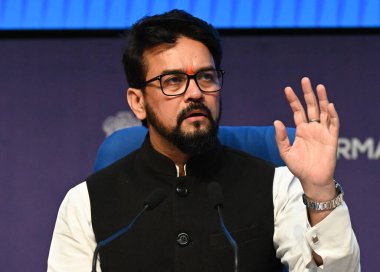 NEW DELHI INDIA 29 FEBRUARY 2024 Enformasyon ve Yayın Bakanı Anurag Singh Thakur, 29 Şubat 2024 tarihinde Yeni Delhi Hindistan 'da Ulusal Medya Merkezi' nde Kabine Kararları hakkında basına brifing veriyor Başbakan Na Na 'nın başkanlığındaki Birlik Kabinesi