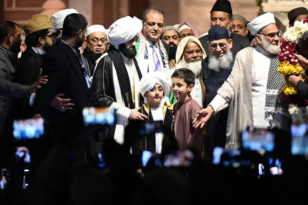 stock image NEW DELHI INDIA FEBRUARY 25 2024 Shahi Imam of Jama Masjid Syed Ahmed Bukhari declares his son Syed Usama Shaban Bukhari successor during a Dastarbandi ceremony on the 15th night of Shaaban Islamic Month at Jama Masjid on the late night on February 2