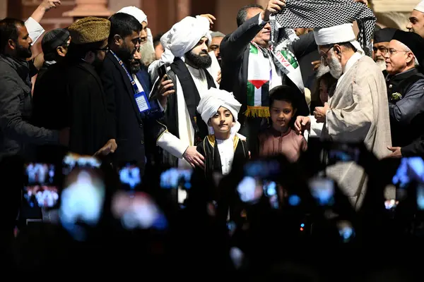 stock image NEW DELHI INDIA FEBRUARY 25 2024 Shahi Imam of Jama Masjid Syed Ahmed Bukhari declares his son Syed Usama Shaban Bukhari successor during a Dastarbandi ceremony on the 15th night of Shaaban Islamic Month at Jama Masjid on the late night on February 2