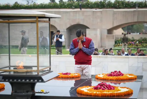 stock image NEW DELHI INDIA FEBRUARY 26 2024 Arvind Kejriwal Chief Minister of Delhi along with the Delhi Cabinet Ministers and MLAs pays homage to Mahatma Gandhi at Rajghat observing a year since Ex Deputy Chief Minister Manish Sisodias arrest by ED on February