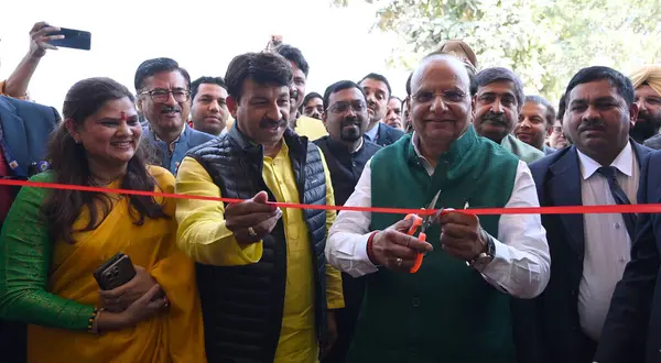 stock image NEW DELHI INDIA FEBRUARY 29 2024 Lieutenant Governor Delhi Vinai Kumar Saxena and Member of Parliament North East Delhi Manoj Tiwari and others Inaugurating the Convention Centre District Centre Shastri Park on February 29 2024 in New Delhi India Pho