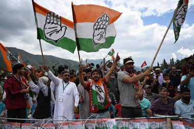 SRINAGAR INDIA SEPTEMBER 4 2024 Supporters of Congress Party is seen during a assembly election rally in Dooru Anantnag some 85 kms from Srinagar India Photo by Waseem Andrabi Hindustan Times  clipart