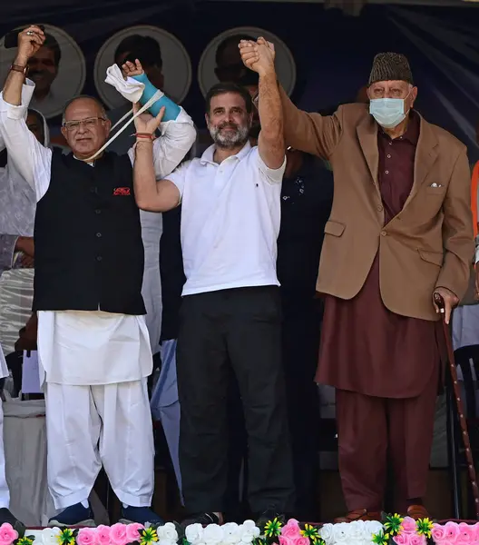 stock image SRINAGAR INDIA SEPTEMBER 4 2024 Congress Leader of Opposition in Lok Sabha Rahul Gandhi and Jammu and National Conference president Farooq Abdullah during a assembly election rally in Dooru Anantnag some 85 kms from Srinagar India Photo by Waseem And