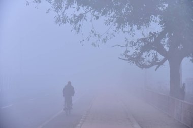 GHAZIABAD INDIA JANUARY 14 2024 Vehicles moving slowly amid dense fog at NH9 Mehrauli on January 14 2024 in Ghaziabad India Foggy morning challenges Delhi NCR with intensifying cold wave mercury dips further across North India Photo by Sakib Ali Hind clipart