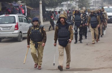 Ayodhya 'daki Pran Pratishtha Tapınağı ve Cumhuriyet Günü 19 Ocak 2024' te Hindistan 'daki Gaziabad' da düzenlenen kutlama töreninde Dasna 'da bayrak yürüyüşü yapan GHAZIABAD INDIA 19 Ocak 2024