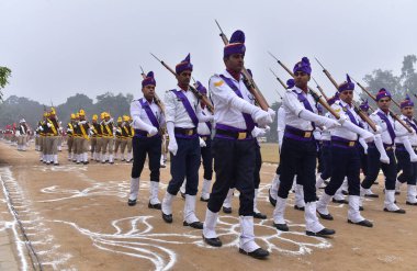 GHAZIABAD INDIA JANUARY 24 Ocak 2024 Uttar Pradesh Polis Personeli 24 Ocak 2024 'te Harsaon Polis Hattı' nda düzenlenen Cumhuriyet Günü Yürüyüşü Provaları sırasında fotoğraf: Sakib Ali Hindustan Times 