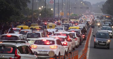 NEW DELHI INDIA JANUARY 1 2024 Heavy Traffic rush seen on the first day of the New Year at Rafi Marg near central secretariat metro station Photo by Raj K Raj Hindustan Times  clipart