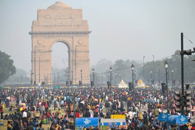 NEW DELHI INDIA HAZİRAN 12024 Yıl boyunca kalabalık Kartavyapath 'a geldi. Hindistan Kapısı Fotoğrafı: Sanchit Khanna Hindustan Times 