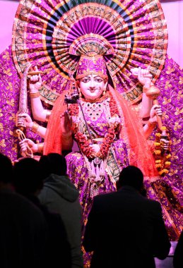 NOIDA INDIA HAZİRAN 12024 Hayranları, Sanatan Dharam Mandir 'de Yeni Yıl' ın ilk gününde Sunil Ghosh Hindustan Times 'ın 19. 