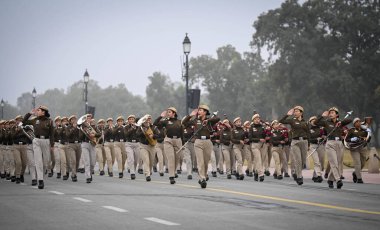 NEW DELHI INDIA JANUARY 2 2024 Delhi Polis Teşkilatı Kartavya Yolu 'nda yapılacak Cumhuriyet Günü Geçidi için hazırlık yapıyor. Fotoğraf: Sanchit Khanna Hindustan Times 