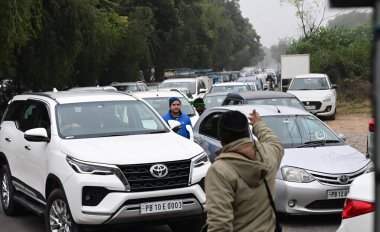 CHANDIGARH INDIA 2 Ocak 2024 Chandigarh Hindistan ticari taşıt sürücülerinin 2 Ocak 2024 tarihinde Chandigarh Hindistan ticari araç sürücülerinin yeni vur-kaç yasasına karşı ülke çapında grev nedeniyle 44.