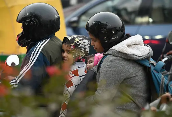 stock image NEW DELHI INDIA JANUARY 1 2024 A child takes nap during Heavy traffic Jam on Mathura Road near Pragati Maidan Photo by Arvind Yadav Hindustan Times 