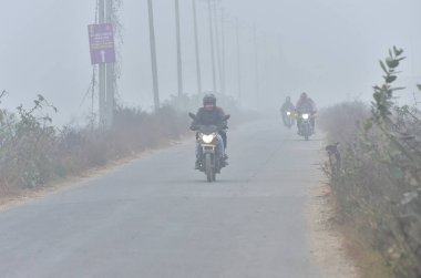 GHAZIABAD INDIA JANUARY 3 2024 Commuters out a cold and Fog morning amid rising air pollution levels at naiphal road on January 3 2024 in Ghaziabad India Photo by Sakib Ali Hindustan Times  clipart