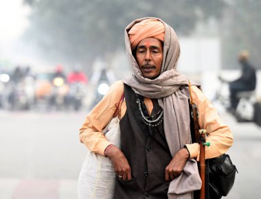 NOIDA INDIA HAZİRAN 32024 Bir soğuk öğleden sonra banliyöde Sunil Ghosh Hindustan Times tarafından görüldü 