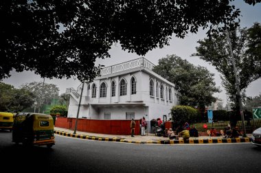 NEW DELHI INDIA JANUARY 5 2024 A view of Sunehari Bagh Masjid at Motilal Nehru Marg near Central Secretariat A controversy has arisen recently with the New Delhi Municipal Council calling for public objections and suggestions regarding a proposal to  clipart