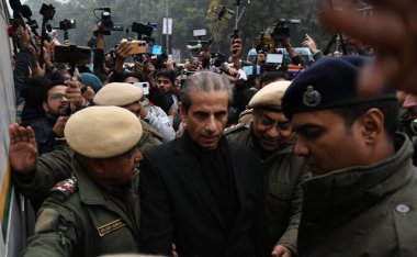 NEW DELHI INDIA JANUARY 5 2024 Delhi Police detaines Lawyer Mehmood Pracha and other members of Mission Save Constitution during thier protest demanding EVM free electionat Patiala House Courts Photo by Sonu Mehta Hindustan Times  clipart