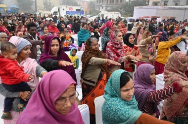 NEW DELHI INDIA JANUARY 8. 2024 Viksit Bharat Sankalp Yatra 'da yemin eden Vipin Kumar Hindustan Times' ın Hastasal Uttam Nagar Fotoğrafı 