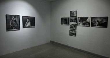 KOLKATA INDIA HAZİRAN 8 HAZİRAN 2024 Birla Sanat ve Kültür Akademisi 'nde 57. Yıllık Sergi 2024 Kurulum Görünümü: Samir Jana Hindustan Times 