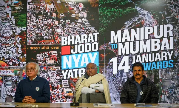 stock image NEW DELHI INDIA JANUARY 6 2024 Congress President Mallikarjun Kharge along with Congress leaders Jairam Ramesh and KC Venugopal addresses a press conference to launch the logo and slogan for upcoming Bharat Jodo Nyay Yatra at AICC Headquarters Rahul 