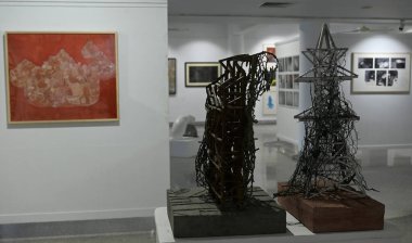 KOLKATA INDIA HAZİRAN 8 HAZİRAN 2024 Birla Sanat ve Kültür Akademisi 'nde 57. Yıllık Sergi 2024 Kurulum Görünümü: Samir Jana Hindustan Times 