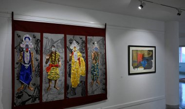 KOLKATA INDIA HAZİRAN 8 HAZİRAN 2024 Birla Sanat ve Kültür Akademisi 'nde 57. Yıllık Sergi 2024 Kurulum Görünümü: Samir Jana Hindustan Times 