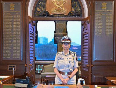 MUMBAI INDIA JANUARY 9. 2024 IPS memuru Rashmi Shukla, Emniyet Genel Müdürü ve Emniyet Genel Müdürü IGP Maharashtra görevini Mumbai emniyet müdürü Vivek Phansalkar 'dan aldı.
