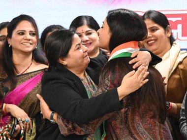 NEW DELHI INDIA JANUARY 10: 2024 Yeni Hindistan Mahila Kongresi Başkanı Alka Lamba, görev süresi sona eren başkan Netta DSouza Parti Lideri ve AICC Genel Merkezi Fotoğrafı: Sonu Mehta Hindustan Times