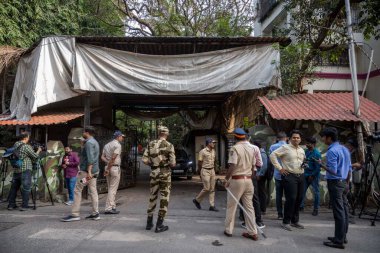 MUMBAI INDIA JANUARY 10: 2024 Uddhav Thackeray konutu Matoshree 'nin dışındaki terk edilmiş manzara Sena MLA' ların Bandra 'daki diskalifiye kararı sırasında Maharashtra Yasama Meclisi Başkanı Rahul Narwekar bugün Eknath Shinde' nin önderliğindeki fraksiyonu yönetti. 