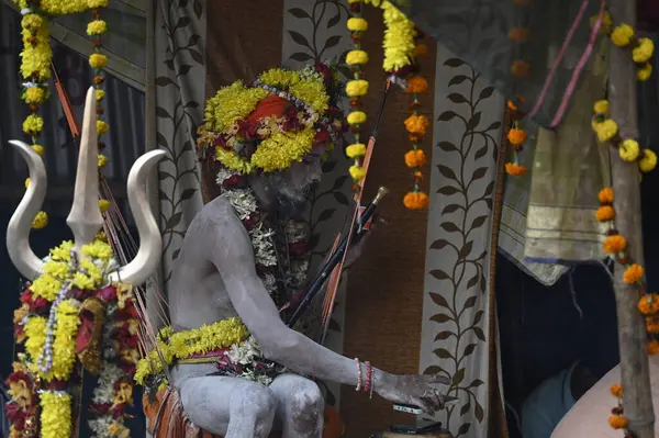 Stock image KOLKATA INDIA JANUARY 9 2024 A sadhu browse mobile at Babughat Transit Camp during Gangasagar Mela on January 9 2024 in Kolkata India Photo by Samir Jana Hindustan Times 