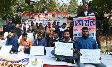 NEW DELHI INDIA JANUARY 11 2024 National Chairman Ex Servicemen Dept AICC Col Rohit Chaudhry addresses the Indian Army and Air Force aspirants during the dharna called by Ex Servicemen Dept AICC Dharna Pradarshan today in support of over 1 5 lakh can clipart