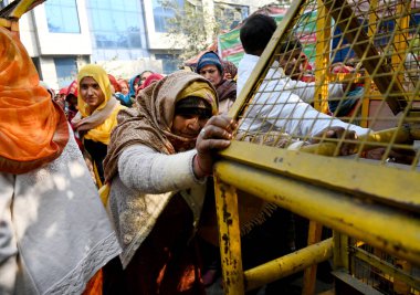 NOIDA INDIA 11 Ocak 2024 Çiftçiler, Noida Otorite Ofis Sektörü 6 Fotoğraf Sunil Ghosh Hindustan Times tarafından çekilmiştir. 