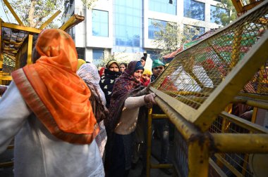 NOIDA INDIA 11 Ocak 2024 Çiftçiler, Noida Otorite Ofis Sektörü 6 Fotoğraf Sunil Ghosh Hindustan Times tarafından çekilmiştir. 