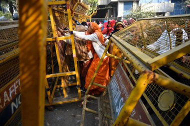 NOIDA INDIA 11 Ocak 2024 Çiftçiler, Noida Otorite Ofis Sektörü 6 Fotoğraf Sunil Ghosh Hindustan Times tarafından çekilmiştir. 