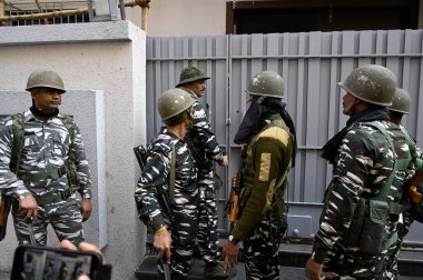 KOLKATA INDIA JANUARY 12 2024 Merkezi Güvenlik Personel Müdürlüğü, Batı Bengal Bakanı Sujit Bose 'un iki konutuna düzensizlik iddiasıyla baskın düzenledi. Fotoğraf: Samir Jana Hindustan Times 