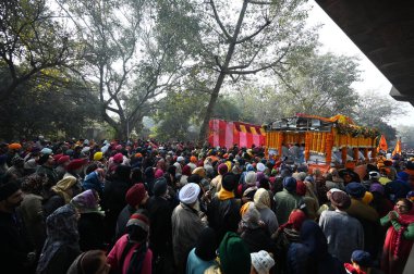 YENİ DELHI INDIA 14 HAZİRAN 2024 Guru Gobind Singh 'in Patel Nagar' daki Büyük Nagar Kritan Geçit Töreni 'ne katıldı. Tören Gurudwara Rakab Gunj' dan başladı.