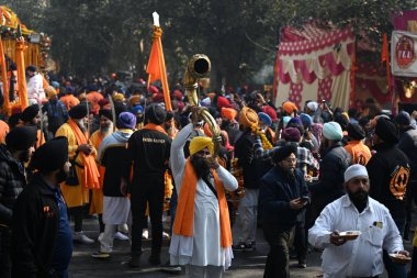 YENİ DELHI INDIA 14 HAZİRAN 2024 Guru Gobind Singh 'in Patel Nagar' daki Büyük Nagar Kritan Geçit Töreni 'ne katıldı. Tören Gurudwara Rakab Gunj' dan başladı.