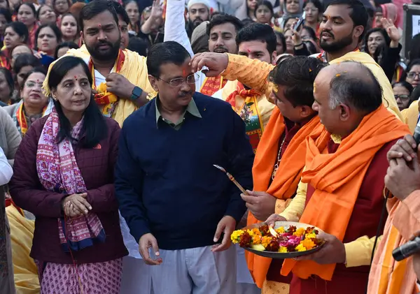 stock image NEW DELHI INDIA JANUARY 16 2024 Delhi CM Arvind Kejriwal with wife Sunita Kejriwal join Sunderkand path at Prachin Balaji Mandir Rohini Sector 11 Photo by Sanjeev Verma Hindustan Times 