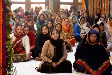 GURUGRAM INDIA JANUARY 17 2024 People praying at Gurdwara Sahib during the celebration of Guru Gobind Singh Prakash Parv of the last Sikh Guru in New Colony near Police Chowki Photo by Parveen Kumar Hindustna Times  clipart