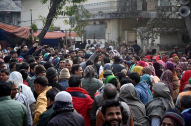 NOIDA İNDİYA 18 HAZİRAN 2024 Bharatiya Kisan Parishad BKP çiftçileri Noida otoritesinin kapılarından birini kilitledi daha yüksek arazi tazminatı ve rehabilitasyon tesisleri Fotoğraf: Sunil Ghosh Hindustan Times 