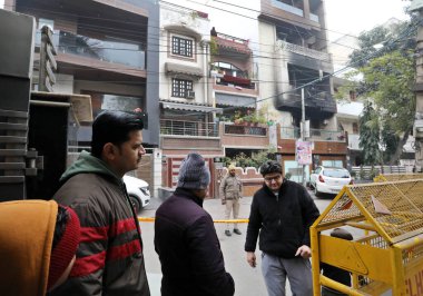NEW DELHI INDIA 19 HAZİRAN 2024 Perşembe gecesi Pitampura bölgesinde bir yangının patlak verdiği çok katlı binanın görüntüsü altı kişi kömürleşmiş, biri de De 'deki çok katlı bir binada çıkan yangında yaralanmıştı.