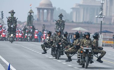NEW DELHI INDIA HAZİRAN 20 HAZİRAN 2024 BSF SSB CRPF SSB Cesur Kadınlar Takımı 2024 Cumhuriyet Günü Geçit Töreni provası sırasında Kartavya Yolu Fotoğrafı: Raj K Hindustan Times 