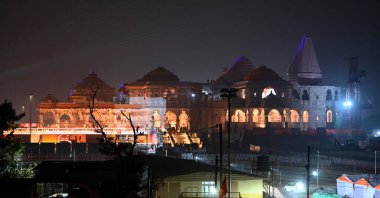 AYODHYA INDIA HAZİRAN 20 2024 Shri Ram Janmbhoomi Tapınağı 'nın aydınlatılmış görüntüsü. Fotoğraf: Deepak Gupta Hindustan Times 